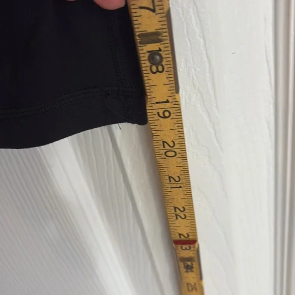 Black Lululemon Legging Sz. 6 - Picture 7 of 7